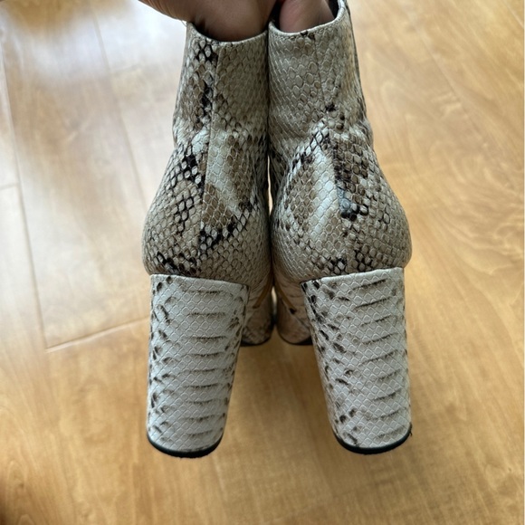 Qupid Snakeskin Heeled Pointed Toe Ankle Booties, Size 10 - Picture 12 of 14